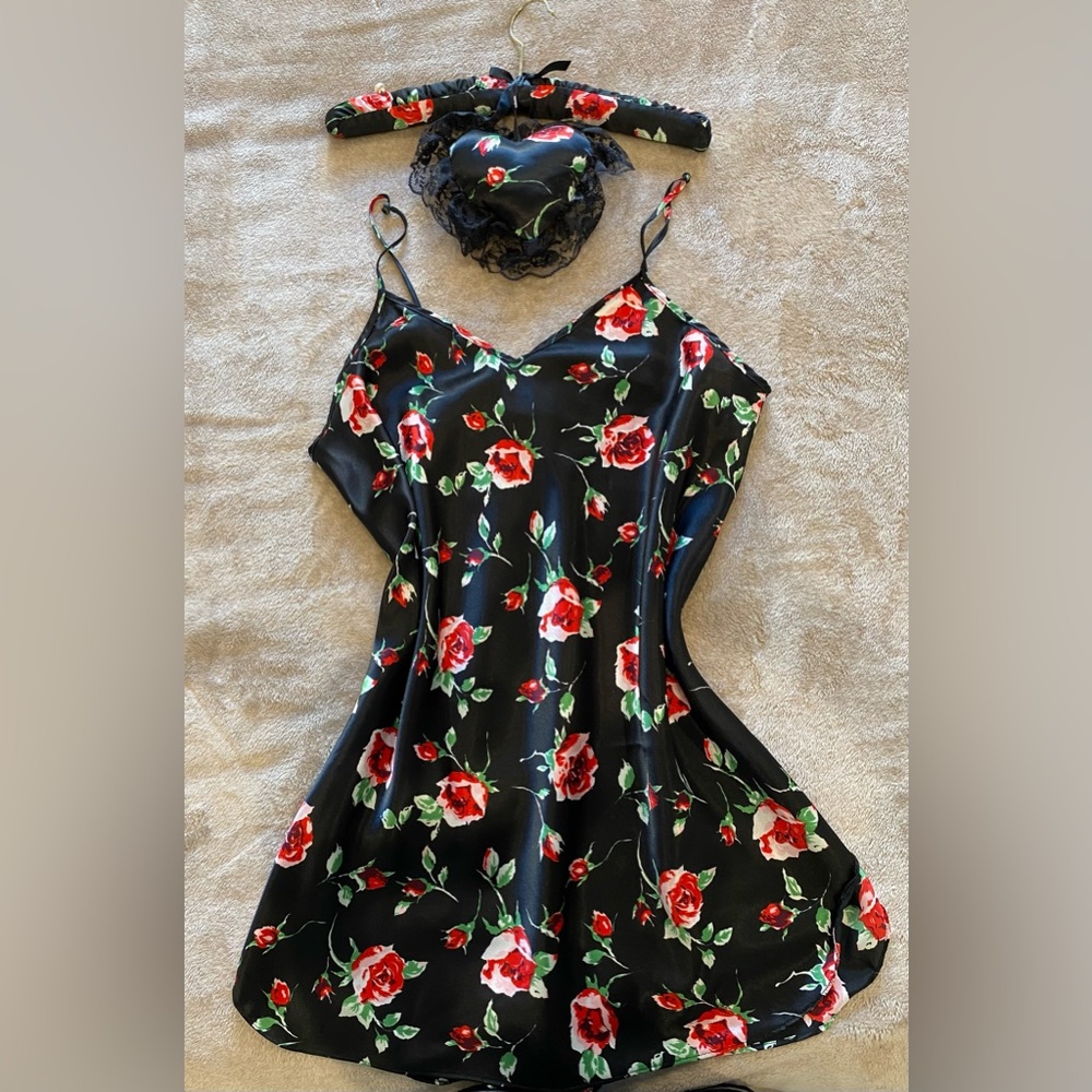 Beautiful night gown size medium very soft and sexy